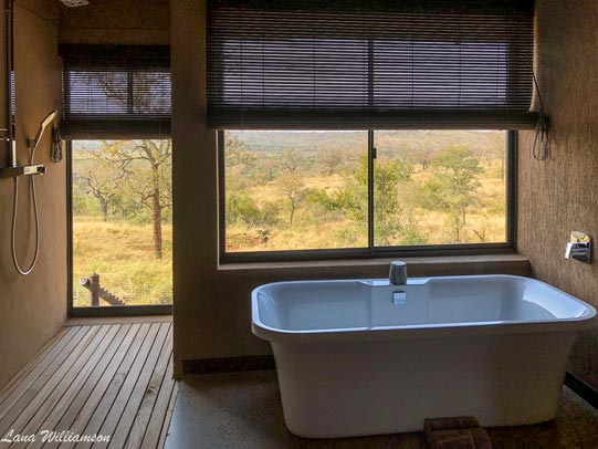 Zimanga Main Lodge - Bathroom - Zimanga Private Game Reserve