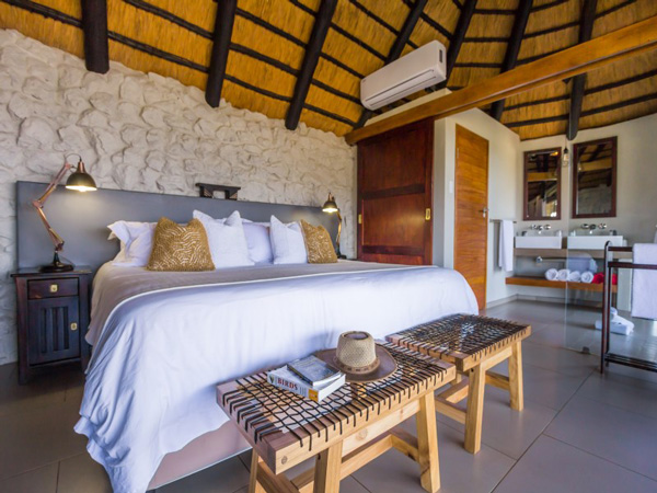 Private Luxury Chalet at Leopard Mountain Game Lodge in the Manyoni Private Game Reserve